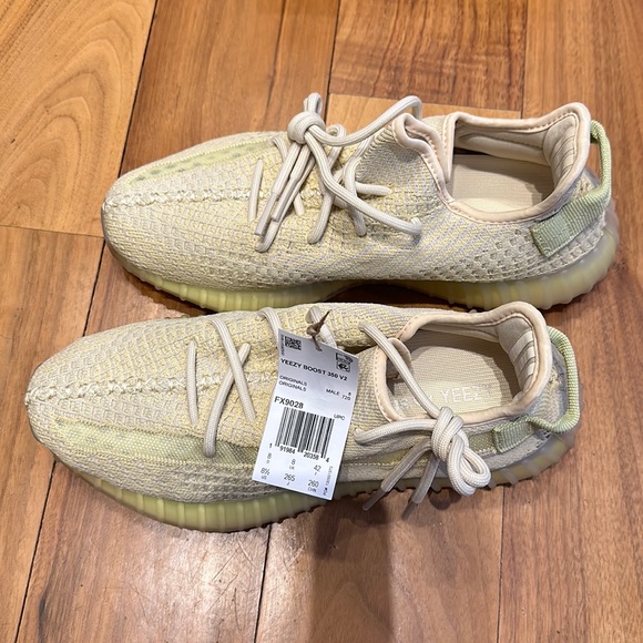 Yeezy Boost 350 V2 Flax New in box 8.5 - Picture 1 of 2